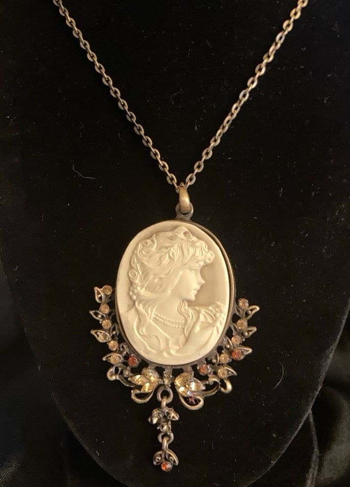 Victorian Trading Co. Large Cameo Pendant Necklace