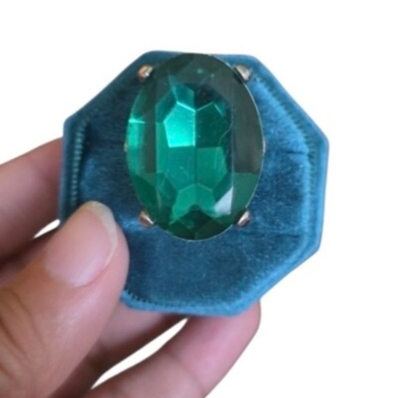 Size 7 Silver Toned Emerald Green Statement Cocktail Ring