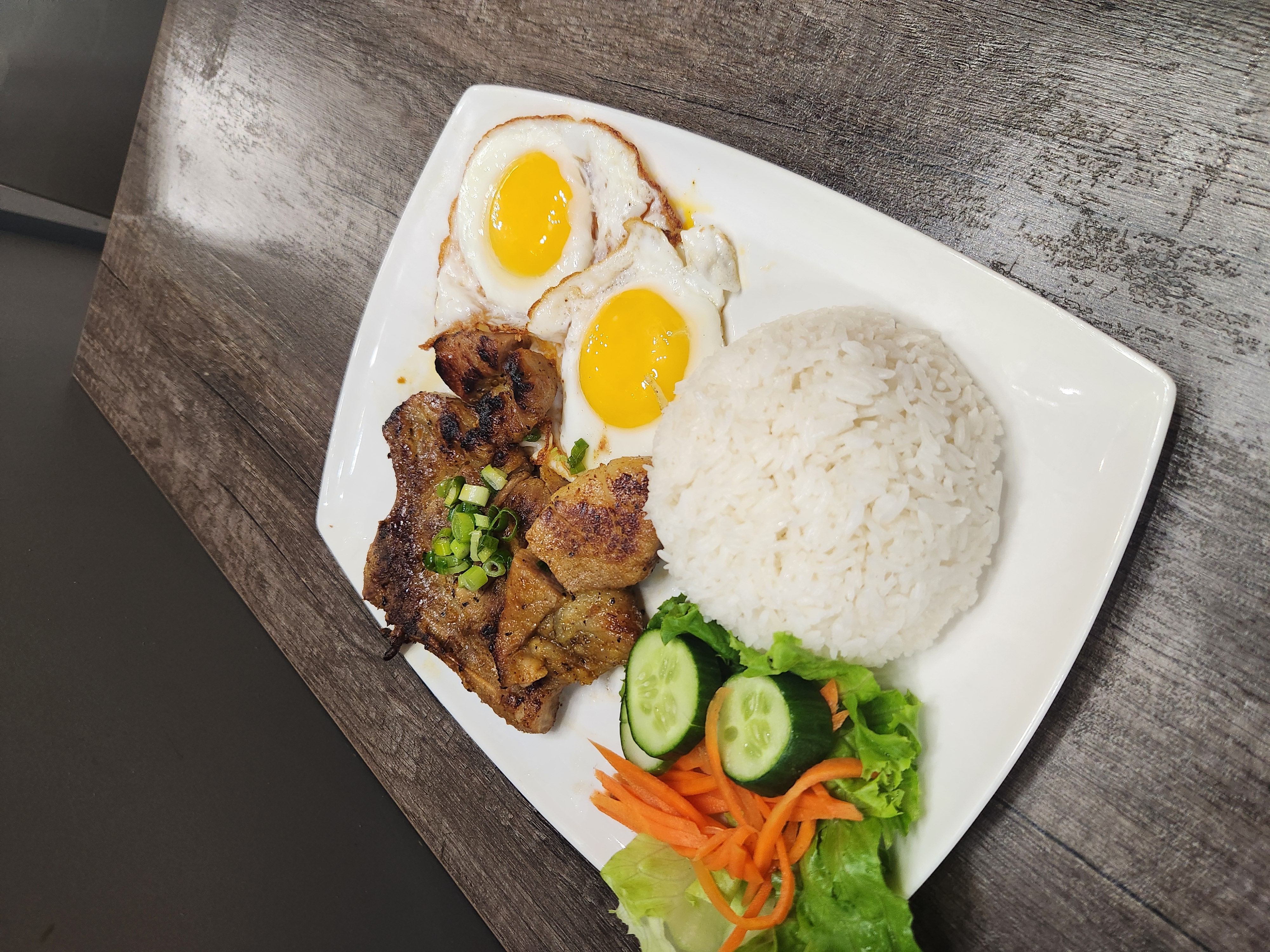 R4-Grilled Pork Chop & Eggs Rice