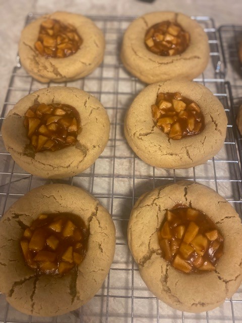 Cookies (6) Jumbo 5+ oz 0r (12) Reg 2.5/3 oz