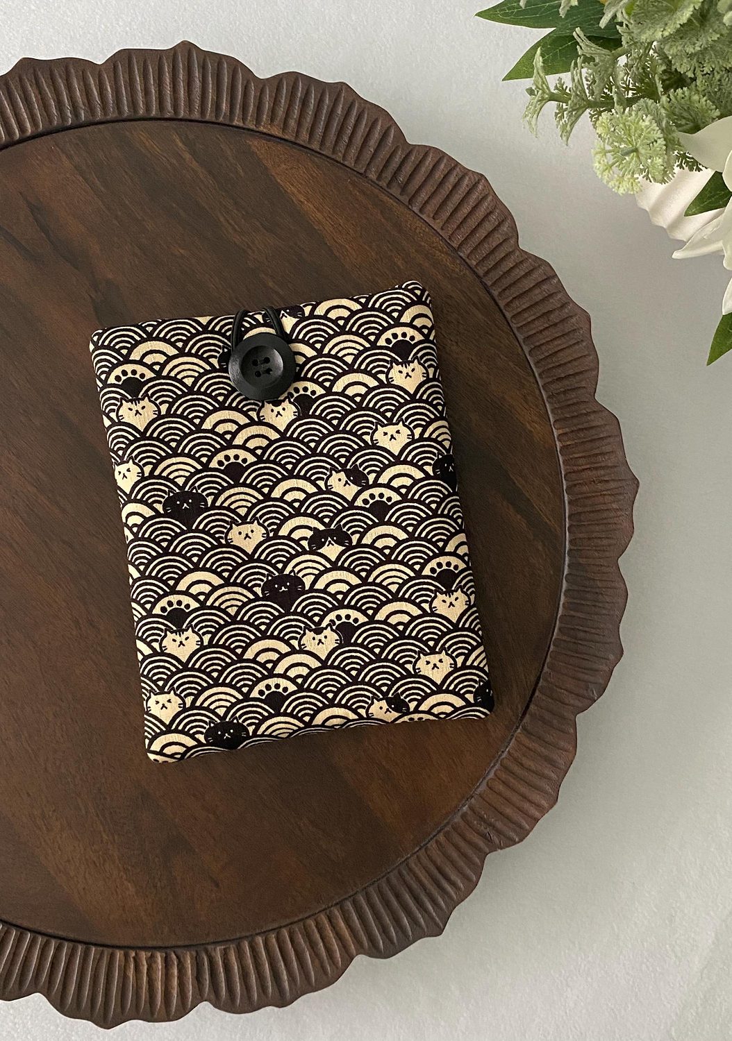 Kindle Paperwhite Cover – Fuku Cats in Waves, photo 2 of 4