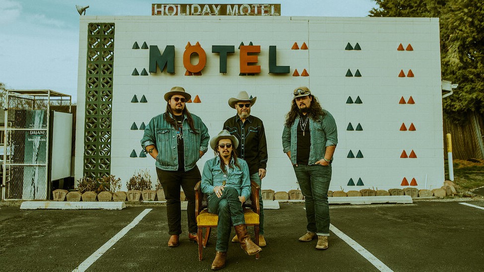 Tylor and the Train Robbers Live at HQ