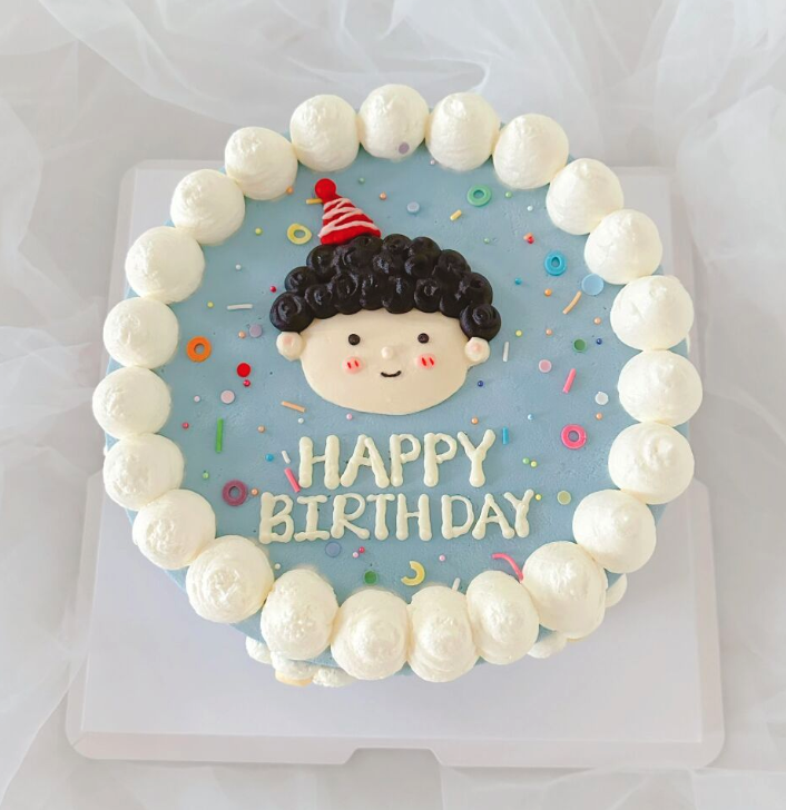 A custom hand-painted HoneyMe birthday cake