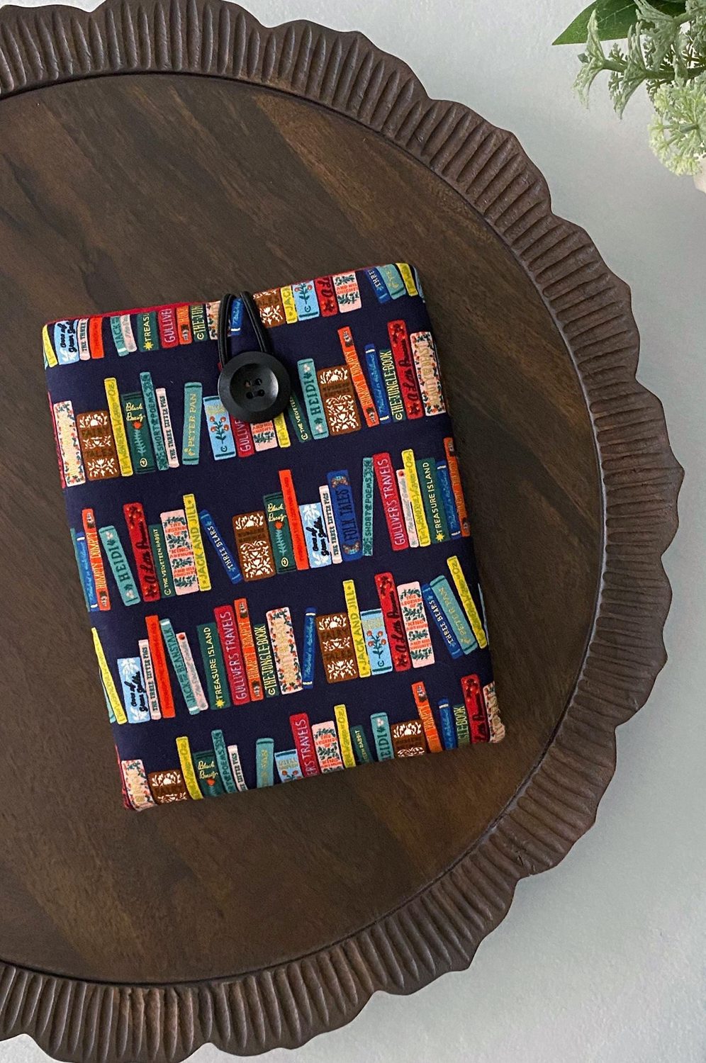 Kindle Paperwhite Cover – Book Club, photo 3 of 5