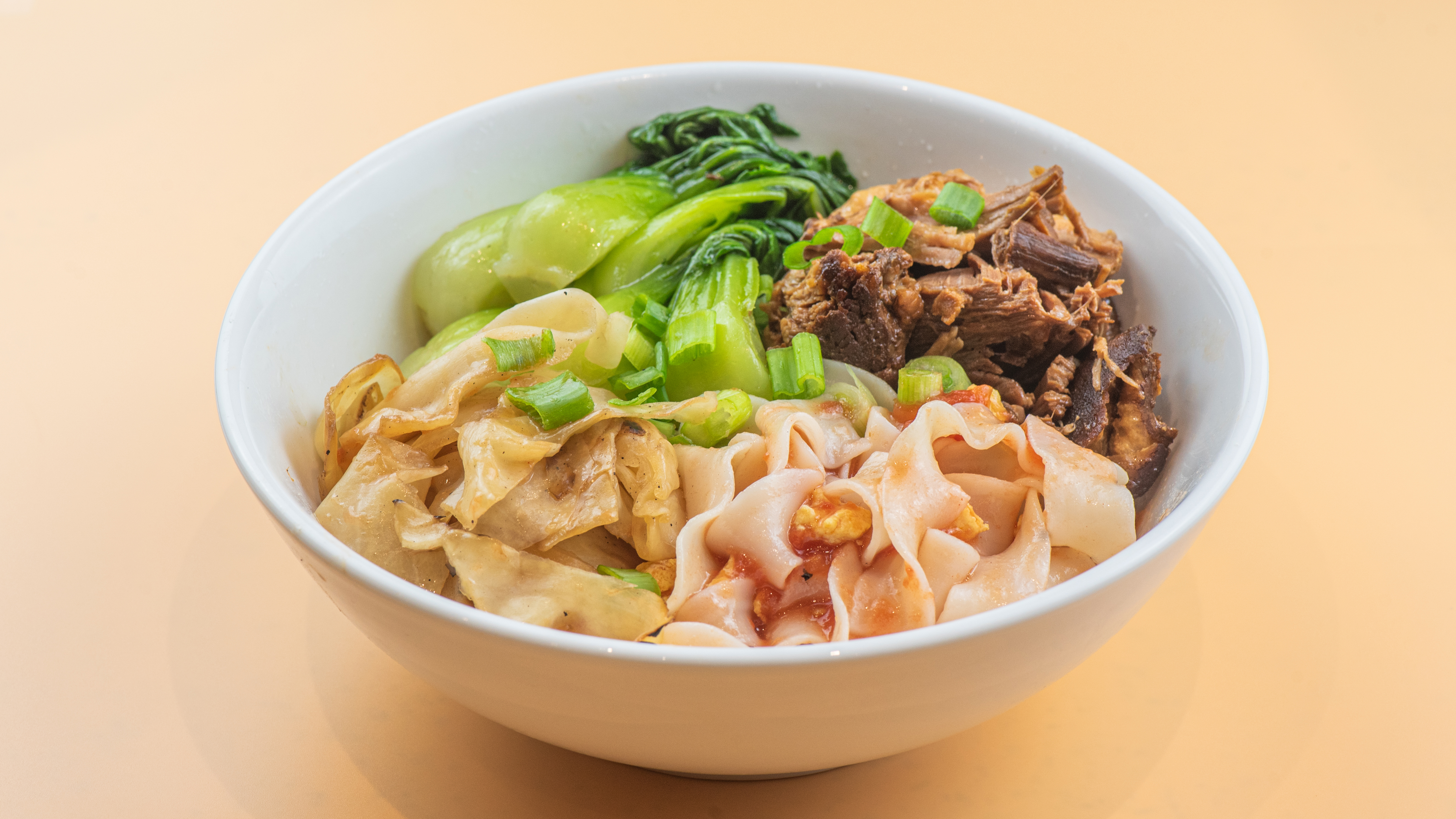 tomato egg noodles & slow-braised pork