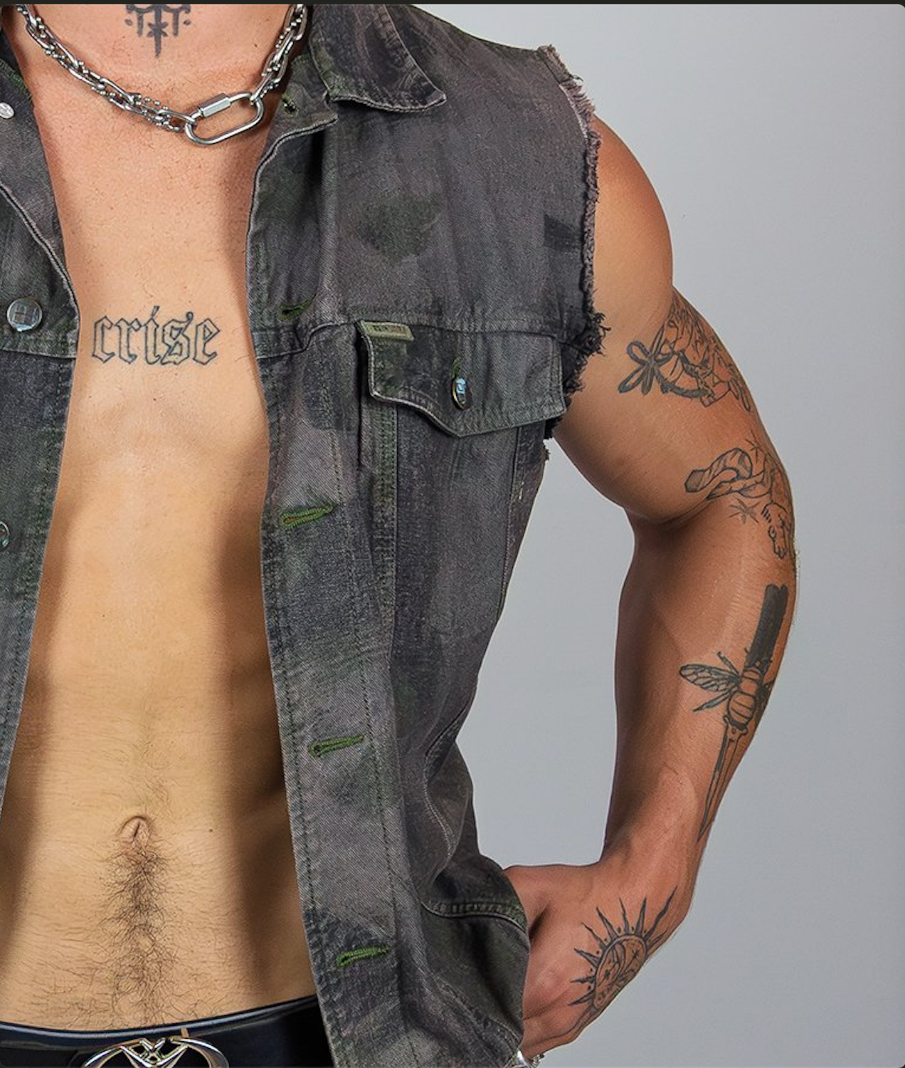 Grungy Street-Style Vest (M)