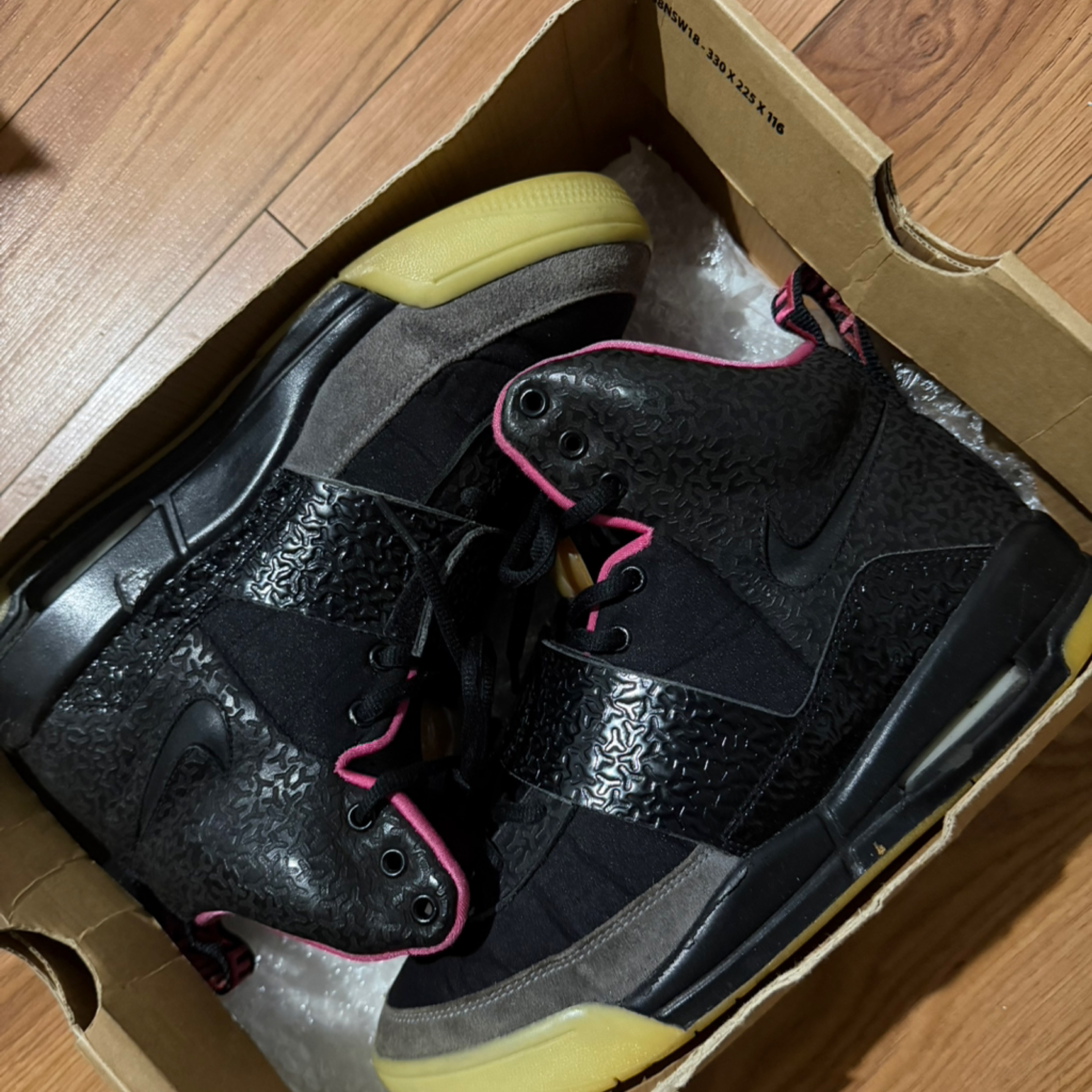 Air Yeezy blink size 8 Preowned 