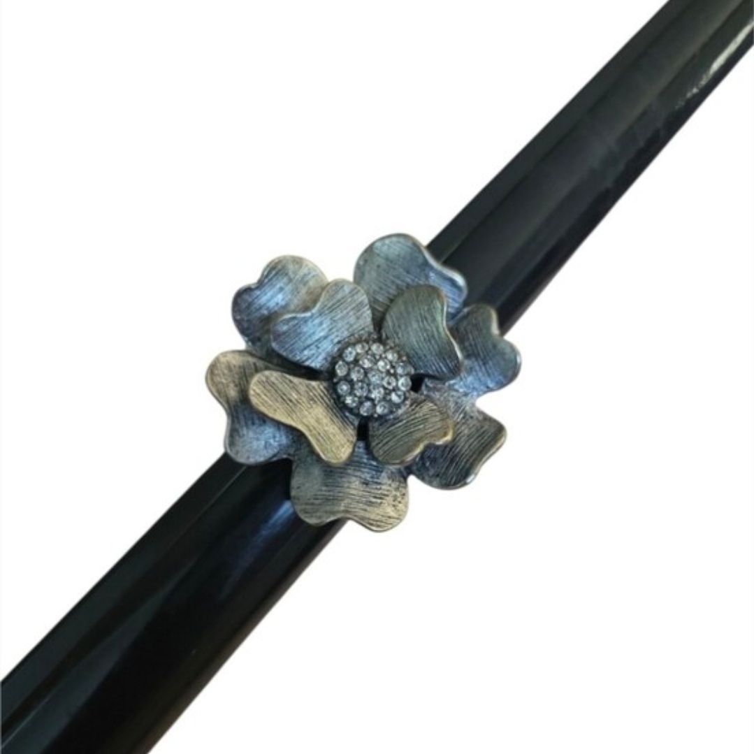 Vintage Size 8 Silver Toned Floral Stretch Ring
