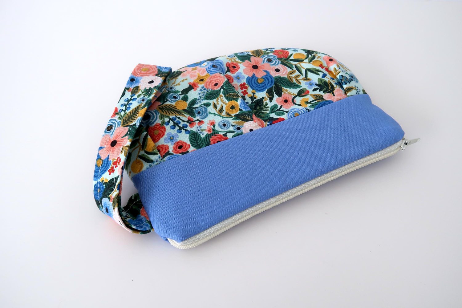 Pleated Wristlet – Petite Garden Party Blue, photo 4 of 7
