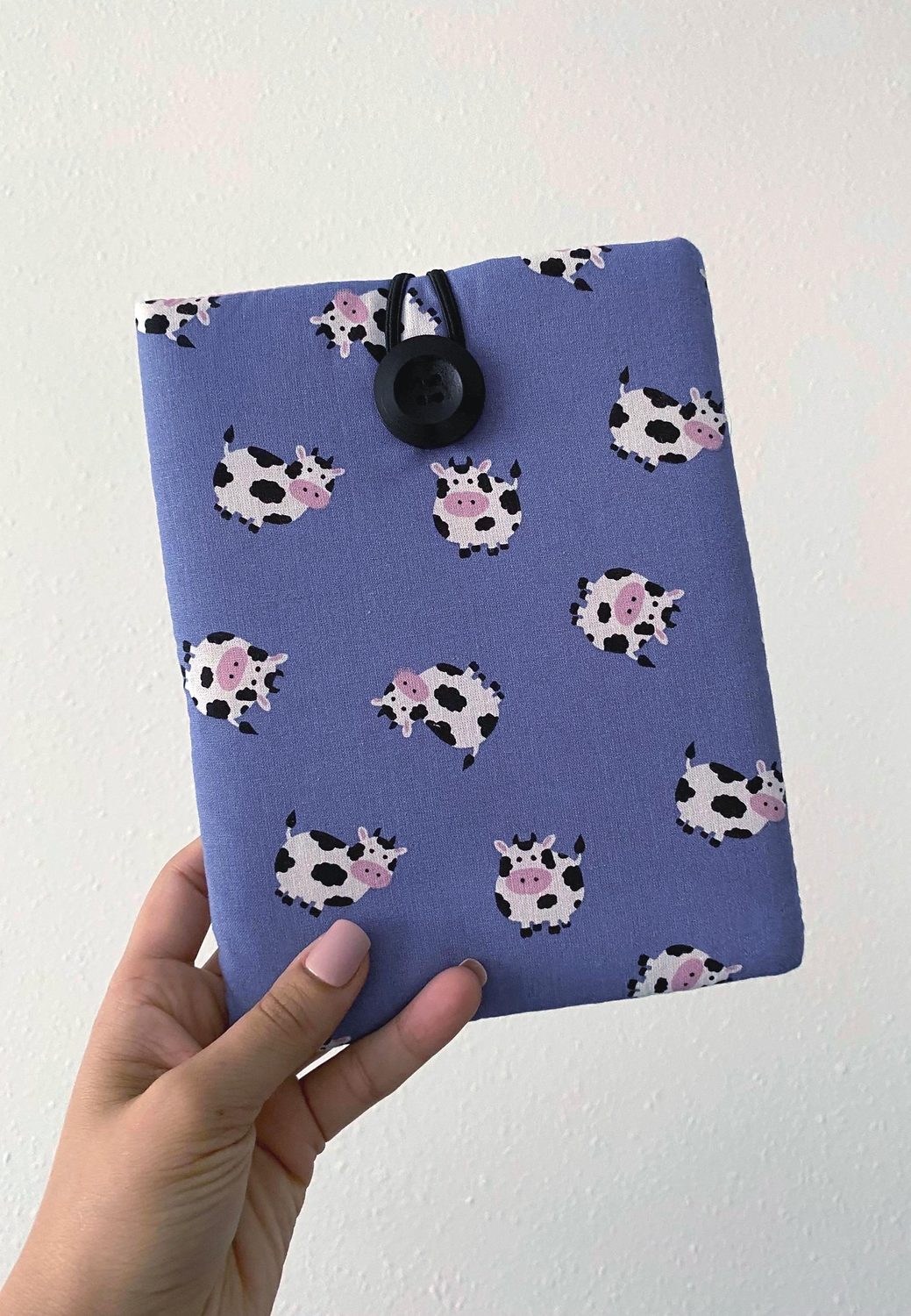 Kindle Paperwhite Cover – Cows on Purple, photo 5 of 6