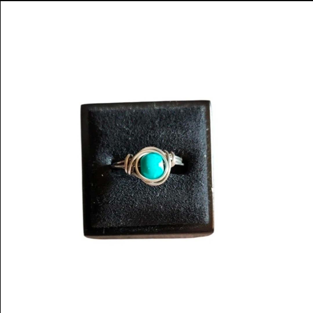 Size 6.5 Silver Toned Turqouise Wire Wrap Ring