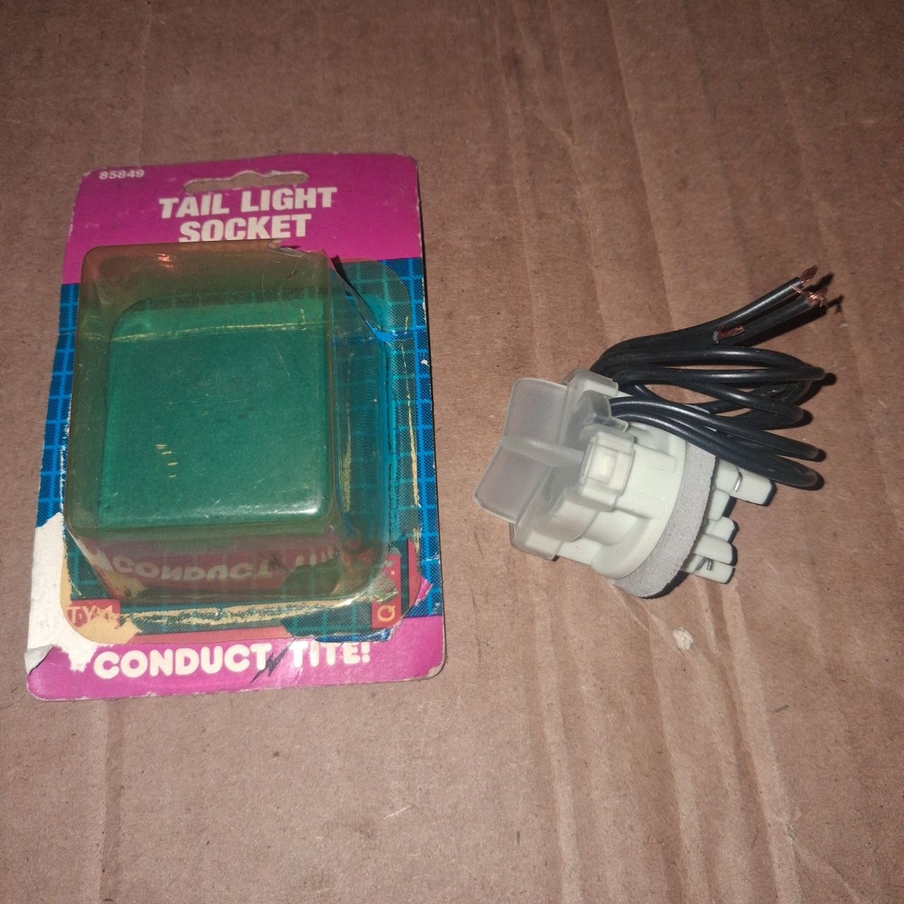 Motormite 85849 Ford Tail Light Bulb Socket 3-Wire Pigtail 87-Up NOS