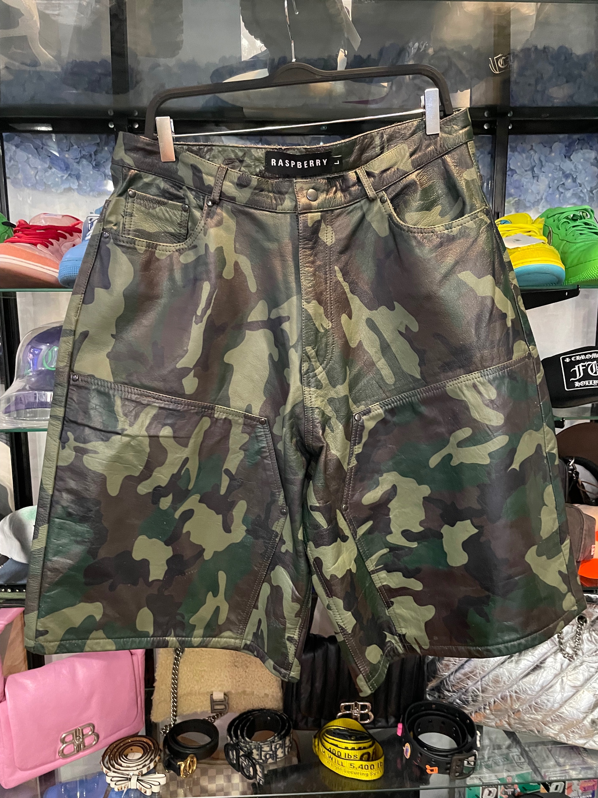 the GV Gallery Raspberry Hills Camo leather shorts size L (used)