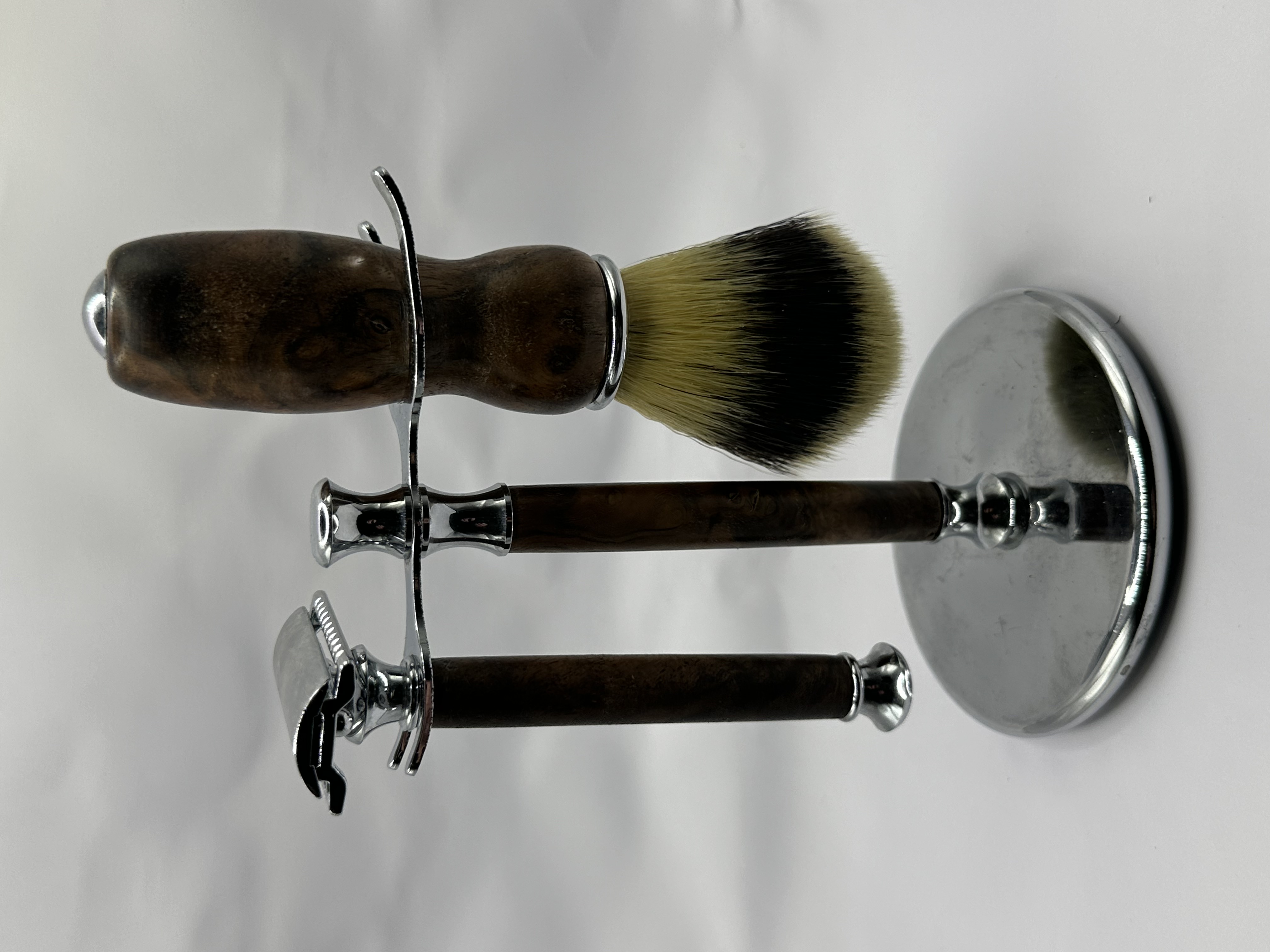 Straight Razor Shaving Kit Claro Walnut Burl handles