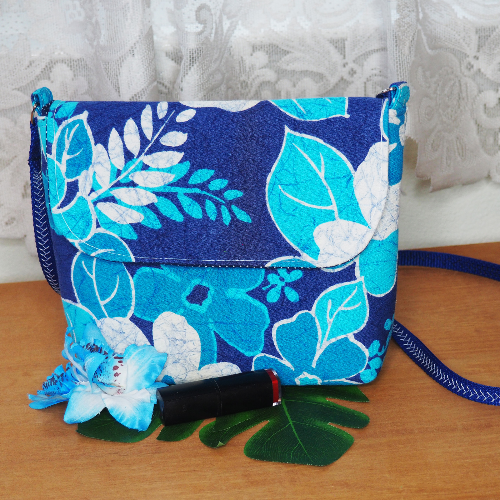 Vintage Vera Crossbody Cutie