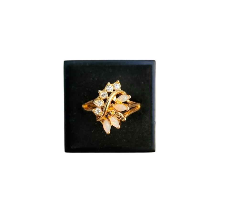 Size 8.5 Uncas Gold Toned Faux Opal Stones Rhinestones Ring