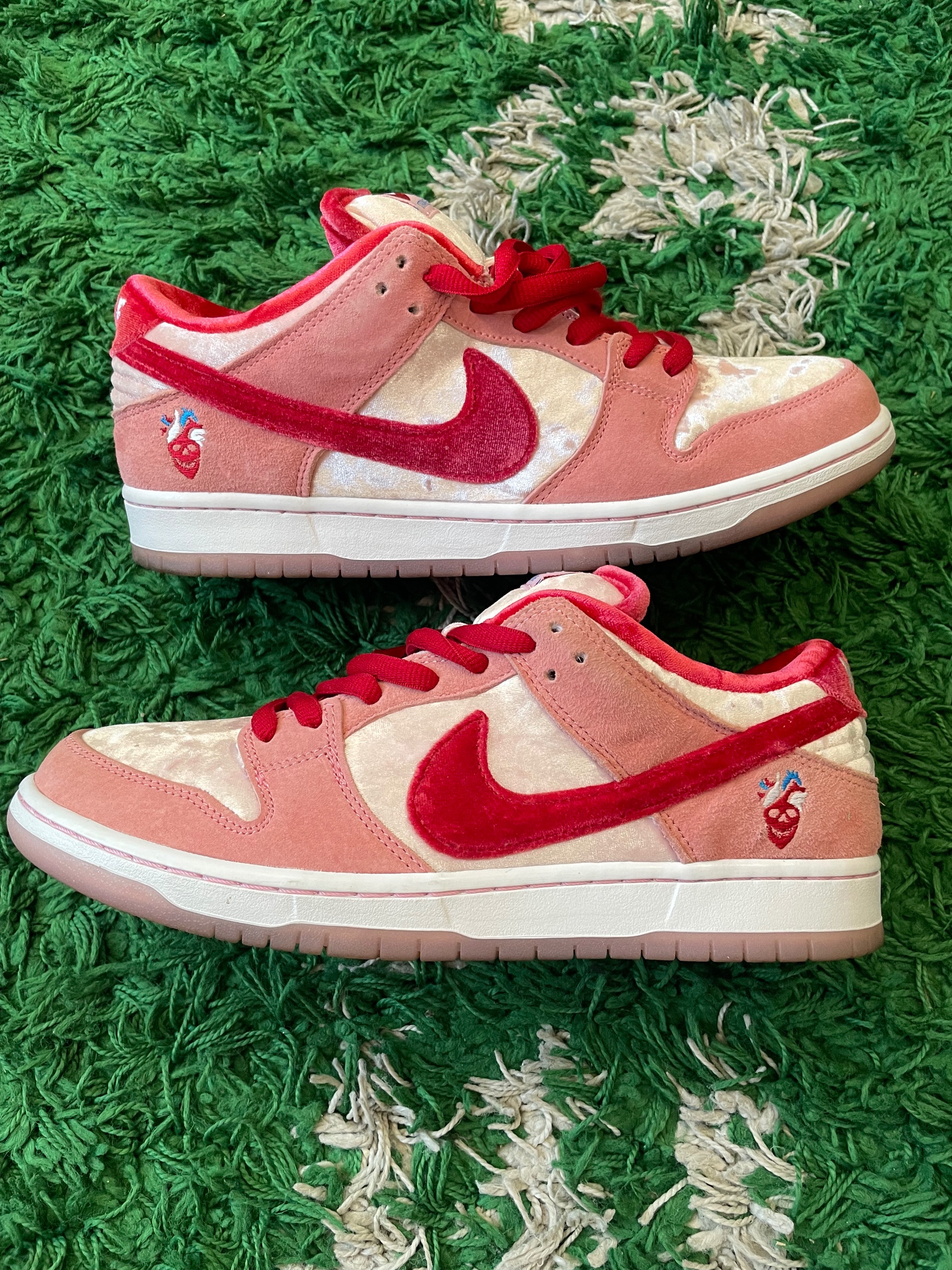 nike sb dunk low x Strangelove skateboards size 10 (used)