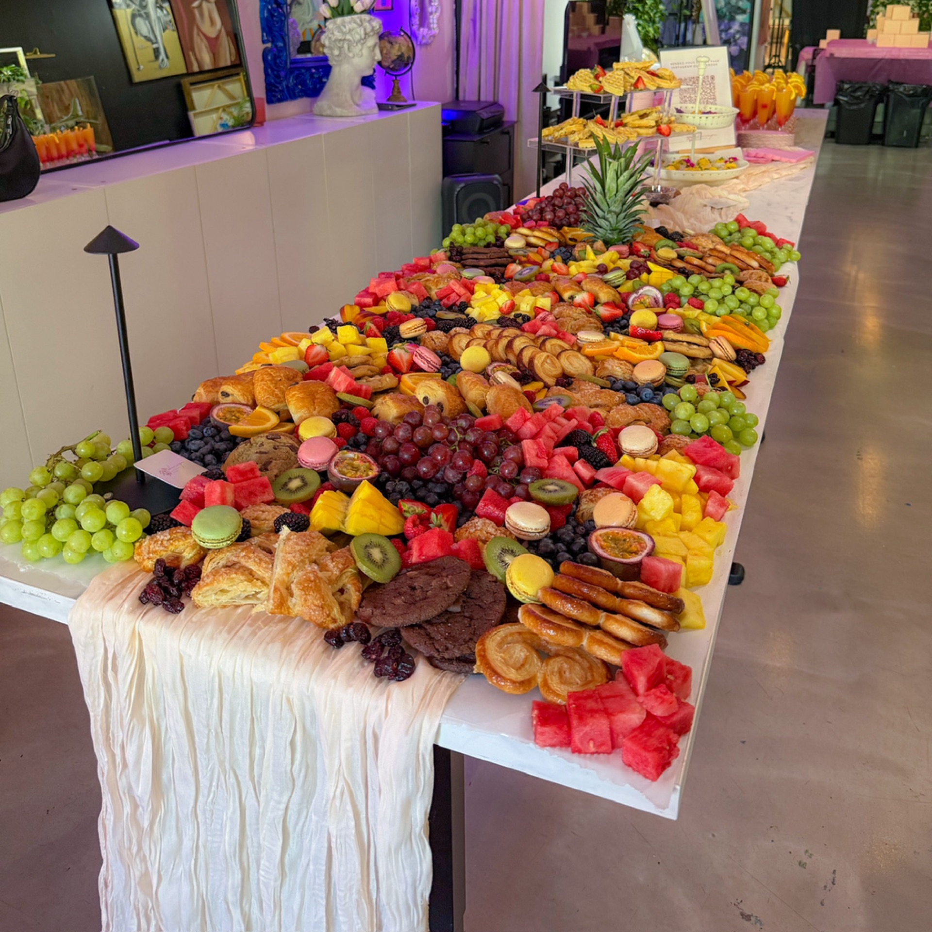 Gourmet table (fruits, pastries & desserts) 4 feet