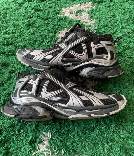 BALENCIAGA RUNNER SNEAKER IN BLACK/SILVER size 500 (used)