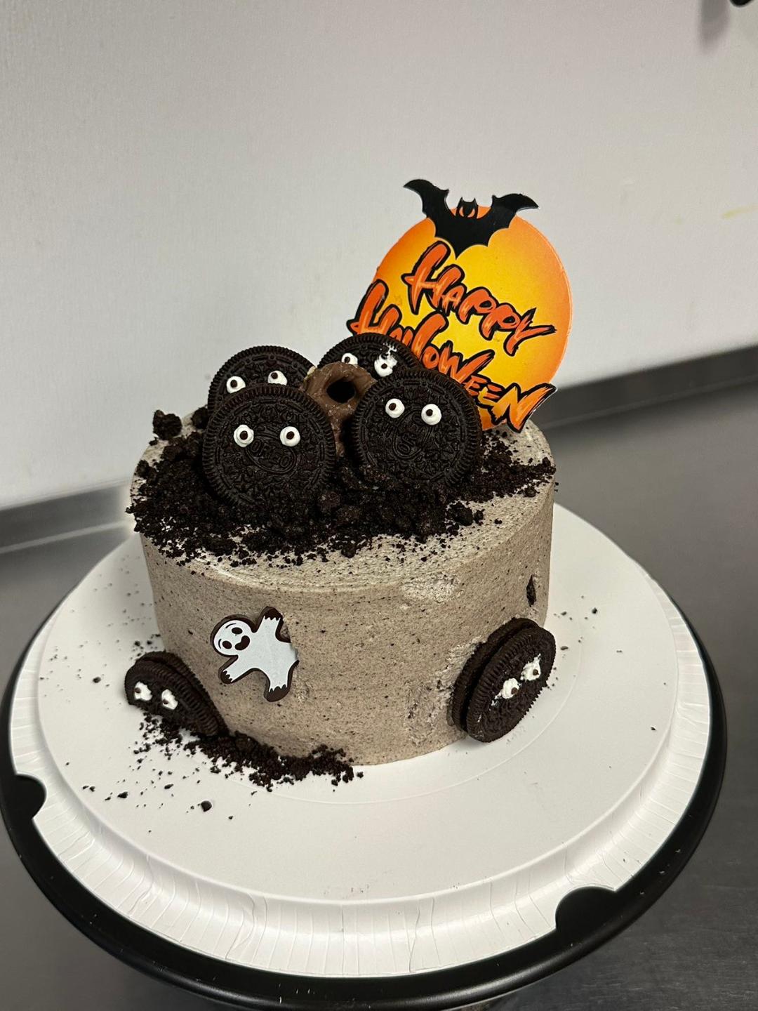 6" Spooky Seasalt Oreo Cake