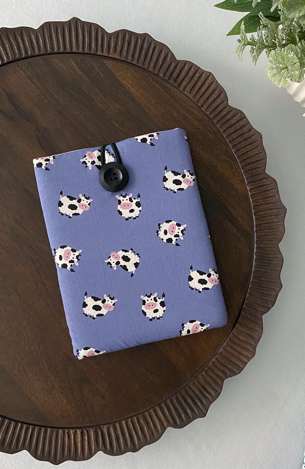 Kindle Paperwhite Cover – Cows on Purple, photo 3 of 6