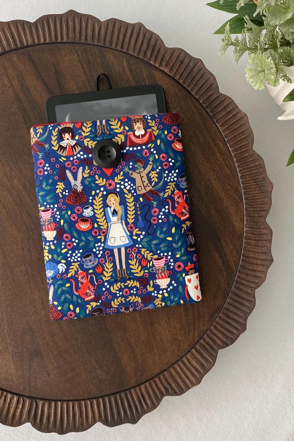 Kindle Paperwhite Cover – Wonderland Navy – handmade kindle paperwhite cover