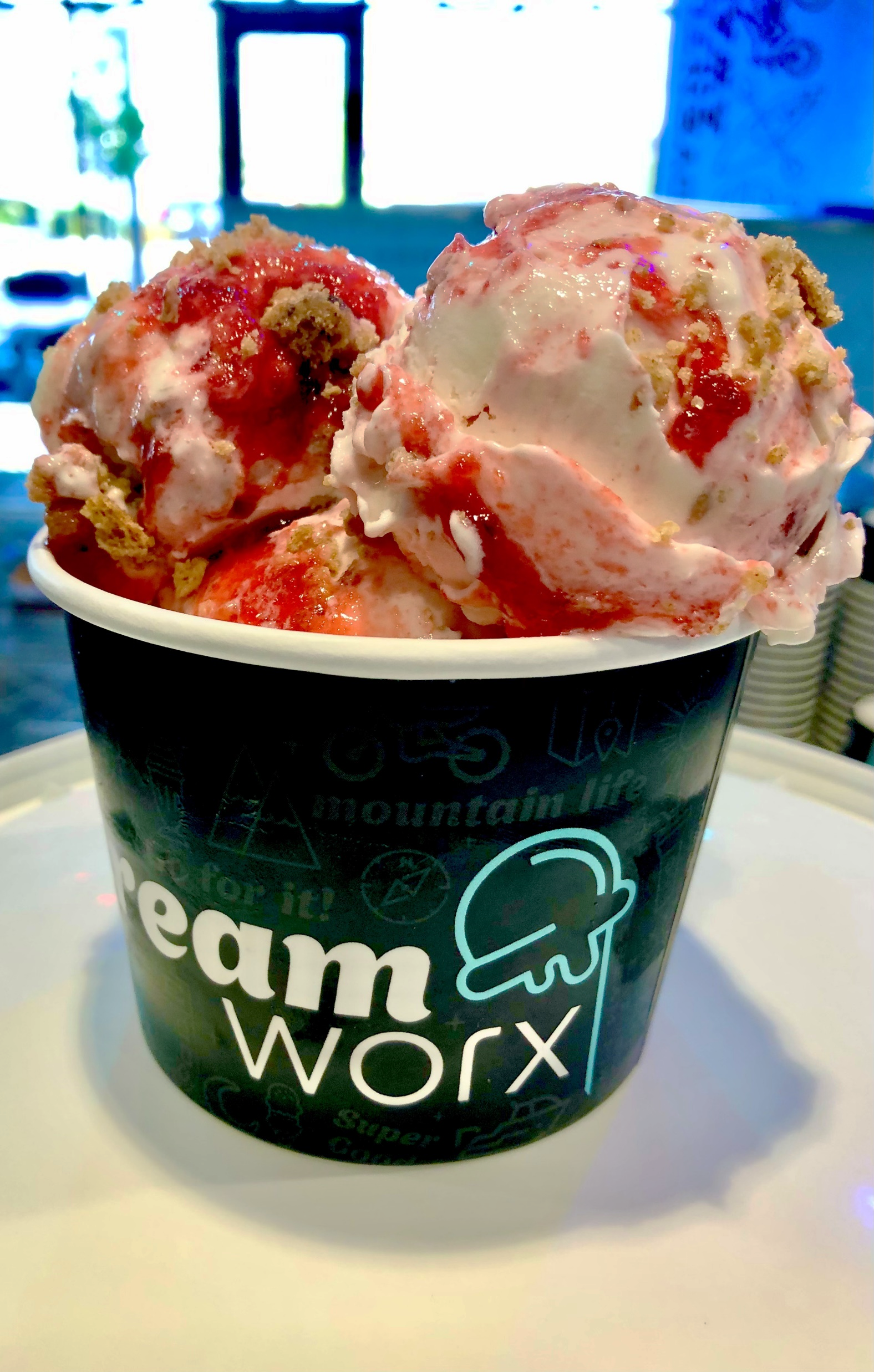 raspberry crumble pint