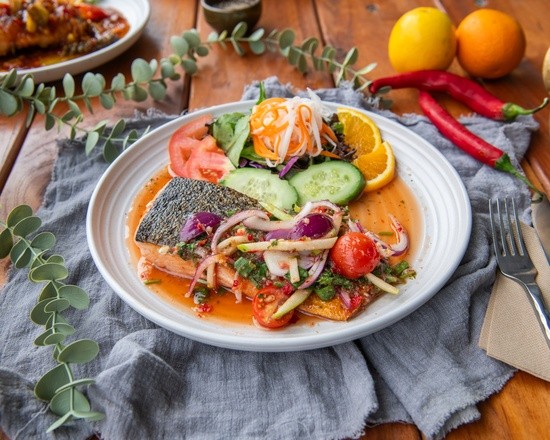 Grilled Salmon Salad