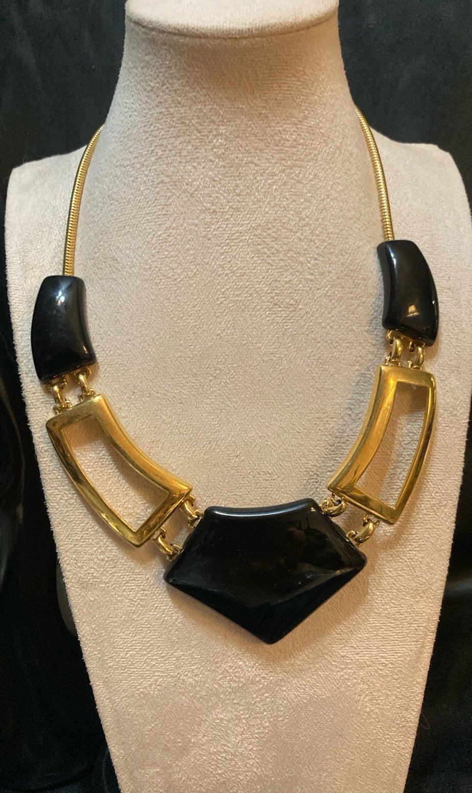 Monet Black Lucite Plastic & Gold Tone Links Vintage Collar Necklace 14β Vintage
