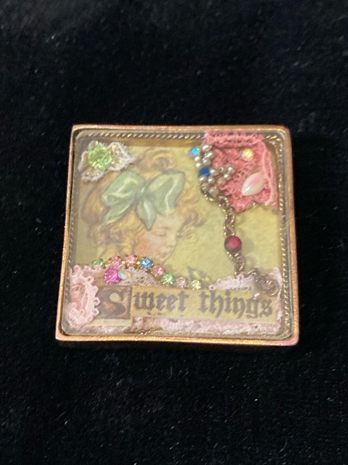 Vintage 3D Sweet Things Girl Green Bow Glass Brooch
