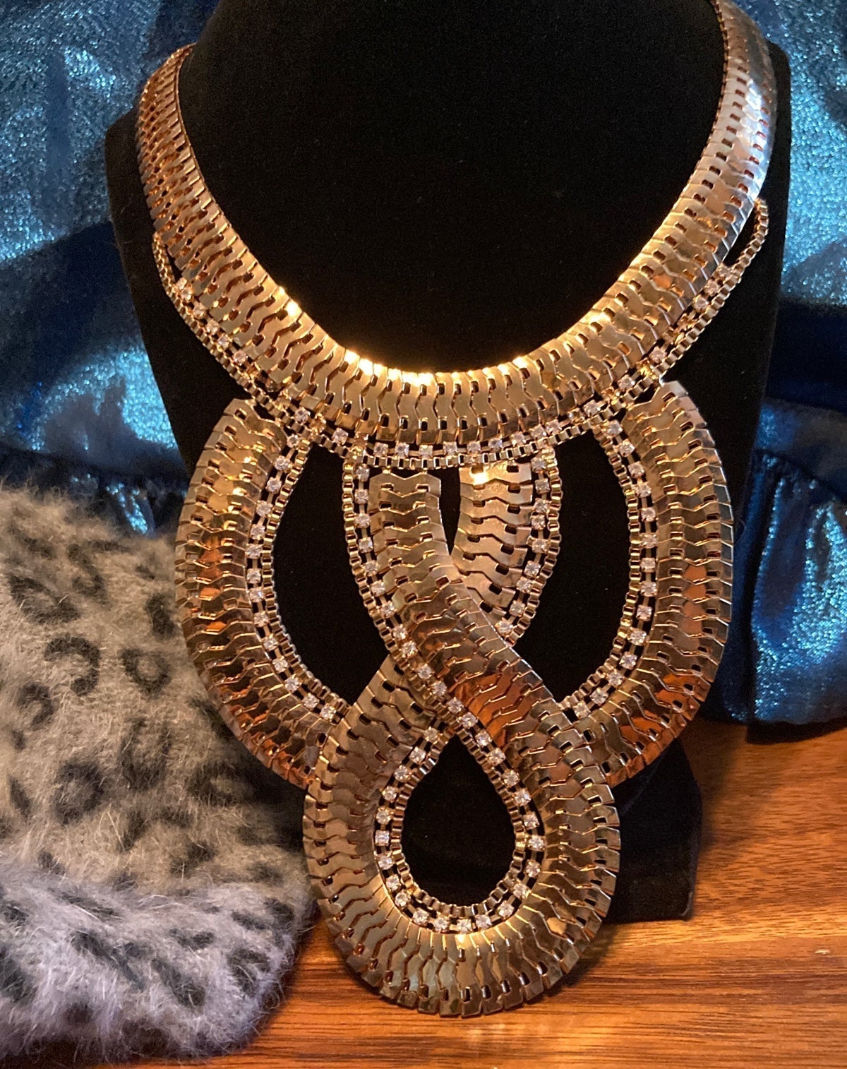 Fashion Gold Snake long Pendant designer Collar necklace with Rhinestones.