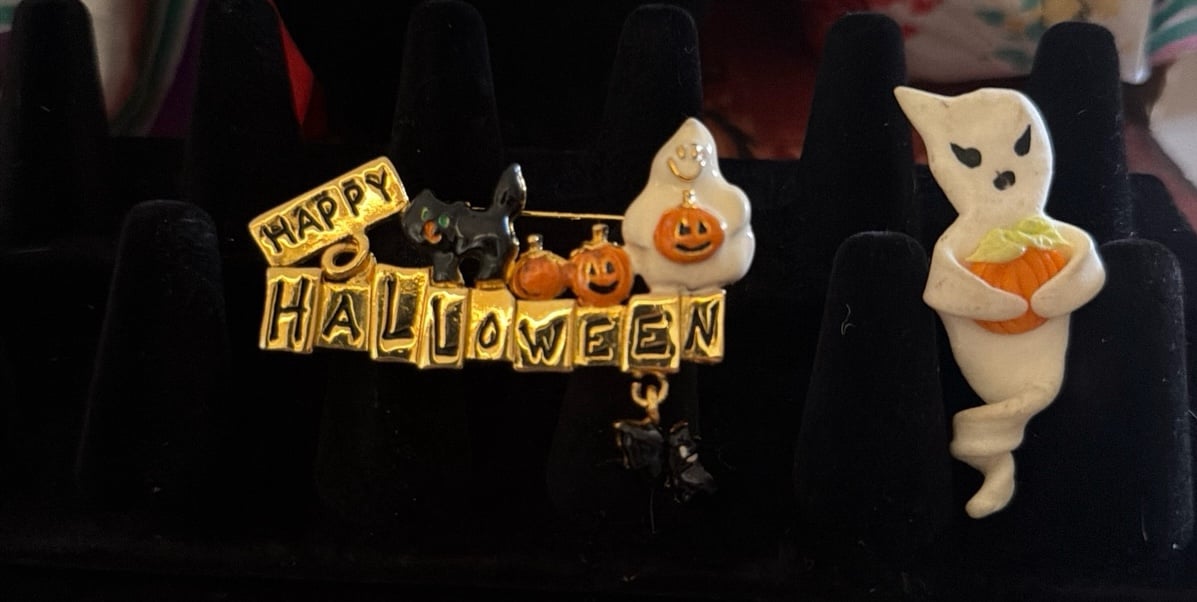 HAPPY HALLOWEEN Brooch Hanging Bat and Clay hand made Ghost