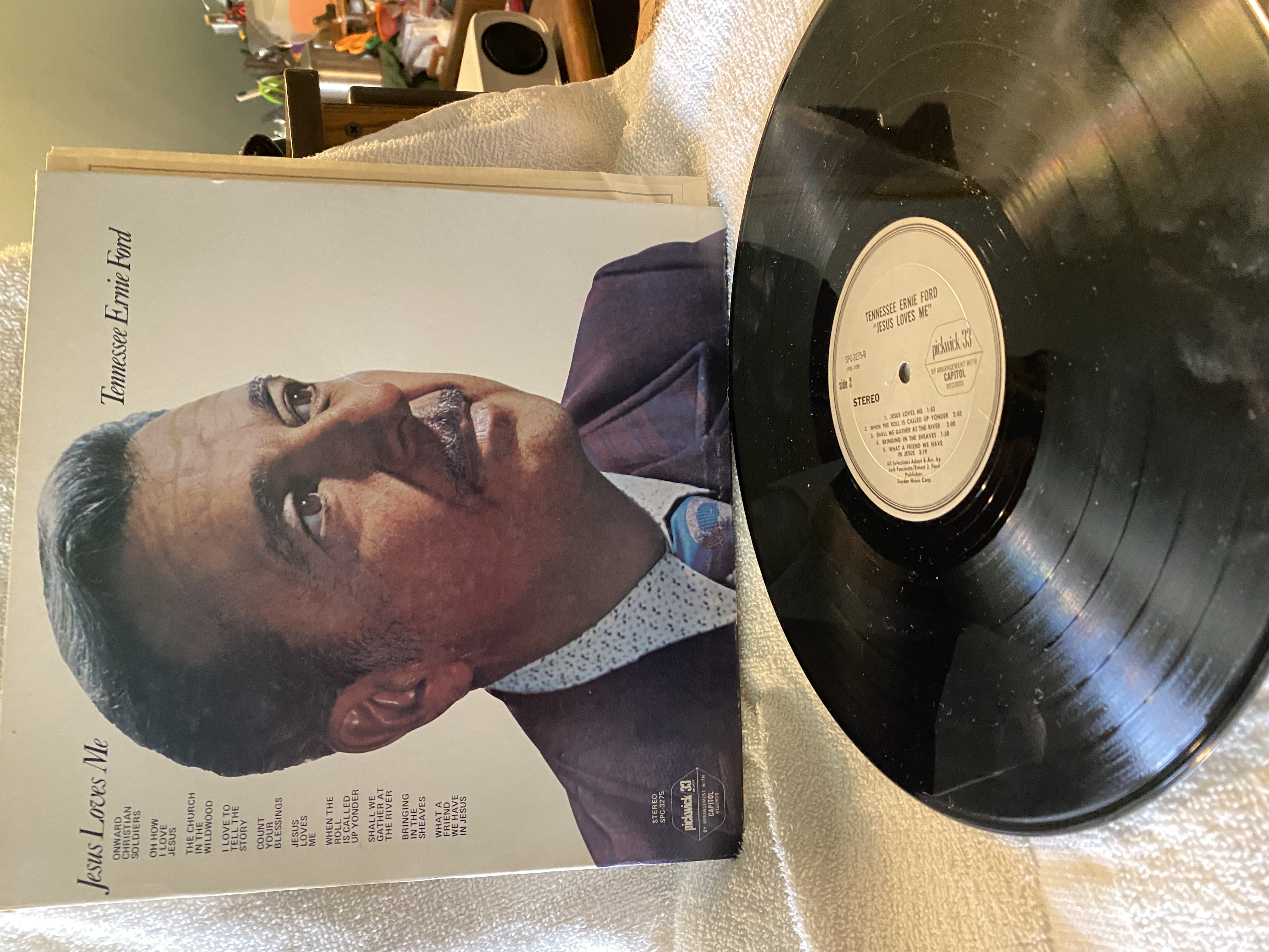 Tennessee Ernie Ford | Jesus Loves Me