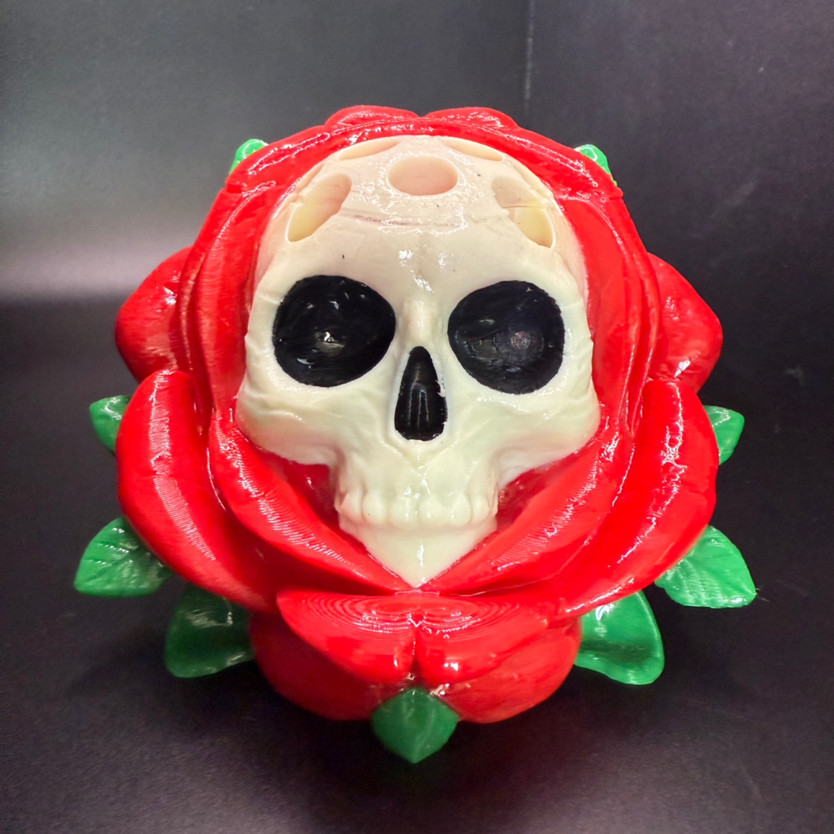 Skull/rose pencil holder