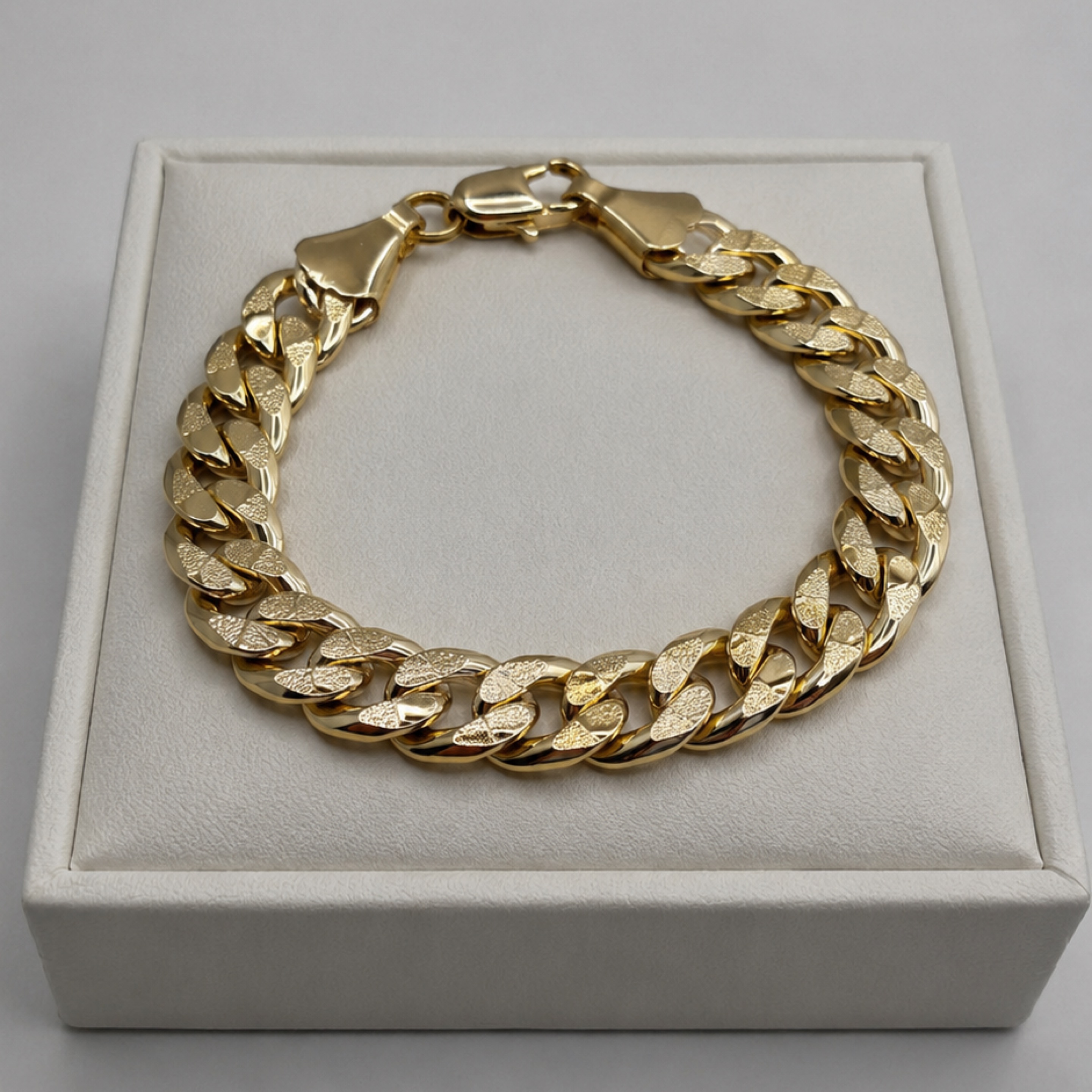 8” Gold Figaro Bracelet /9mm