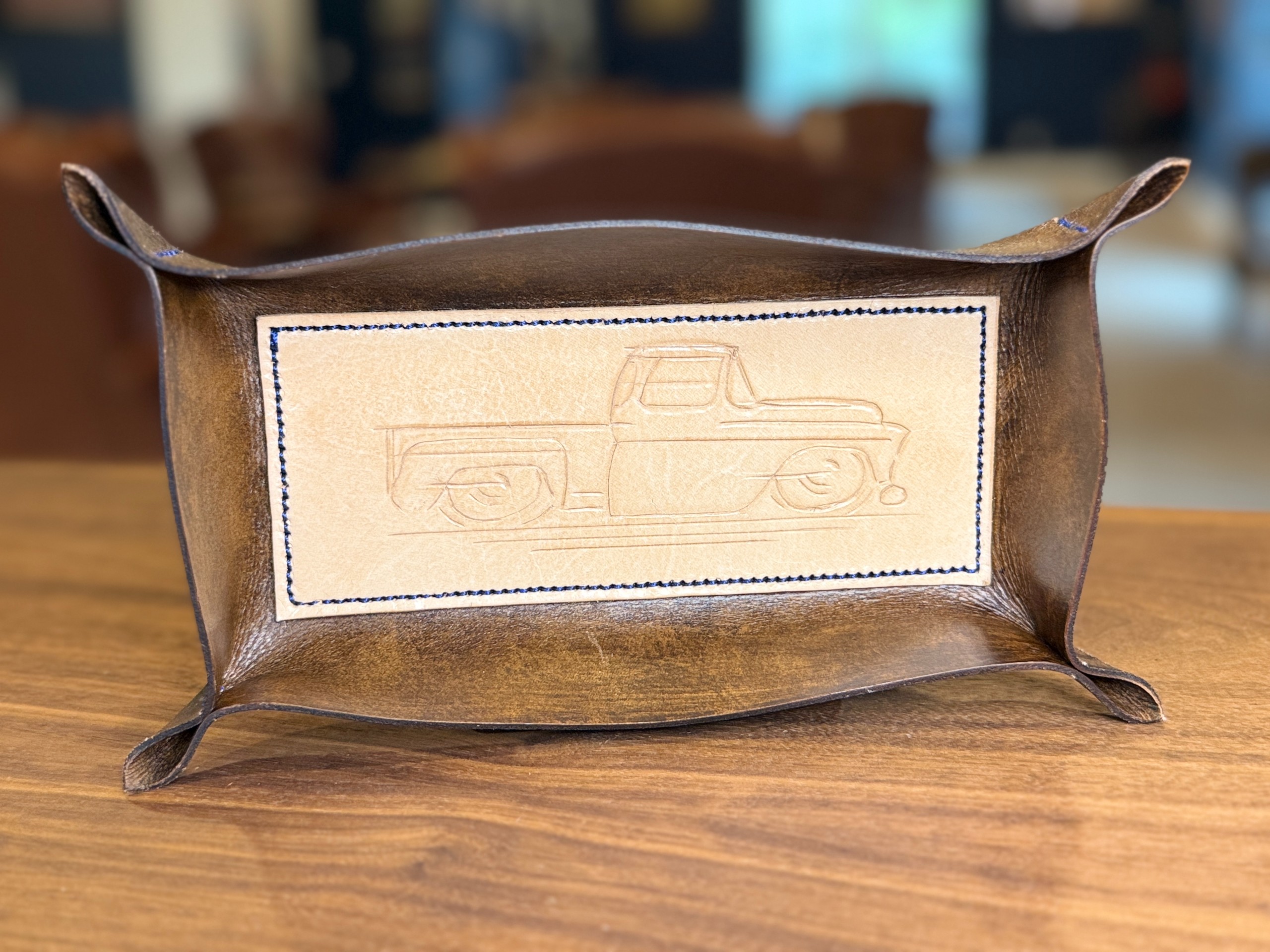 BoneDaddy Leather Truck Valet