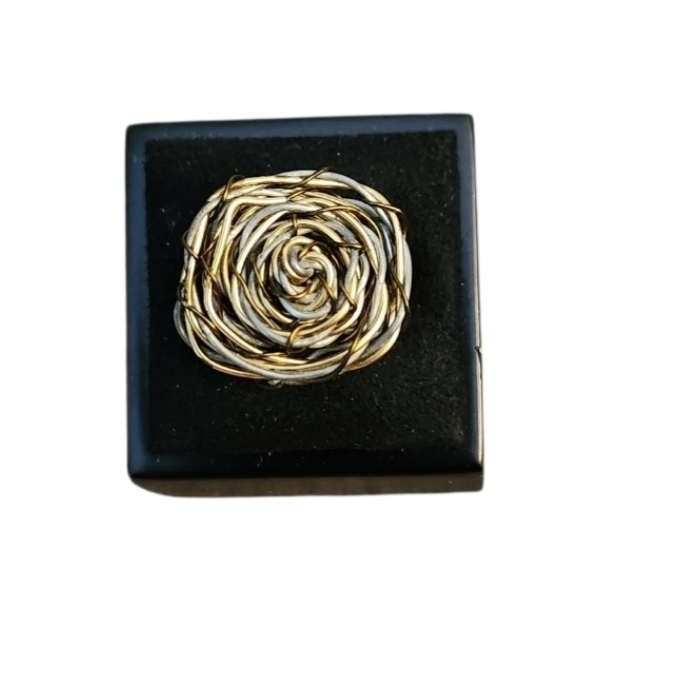 Size 7 Gold Toned Delicate Rose Twisted Wire Stackable Ring 