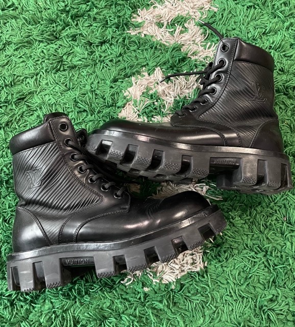 Louis vuitton checker ranger boots size 9 (used)