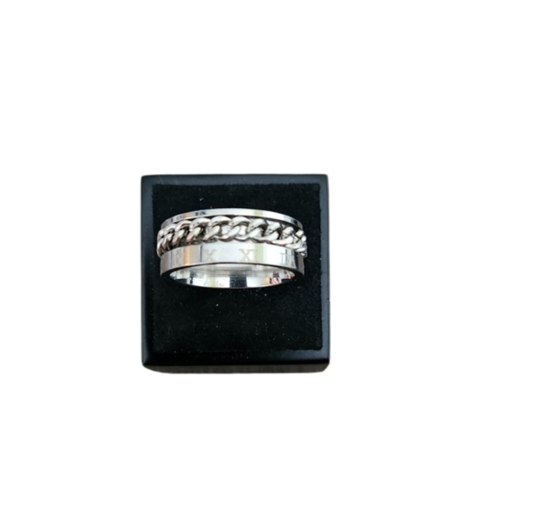 Size 9 Men's Silver Toned Chain Accent Roman Numeral Spinner Ring