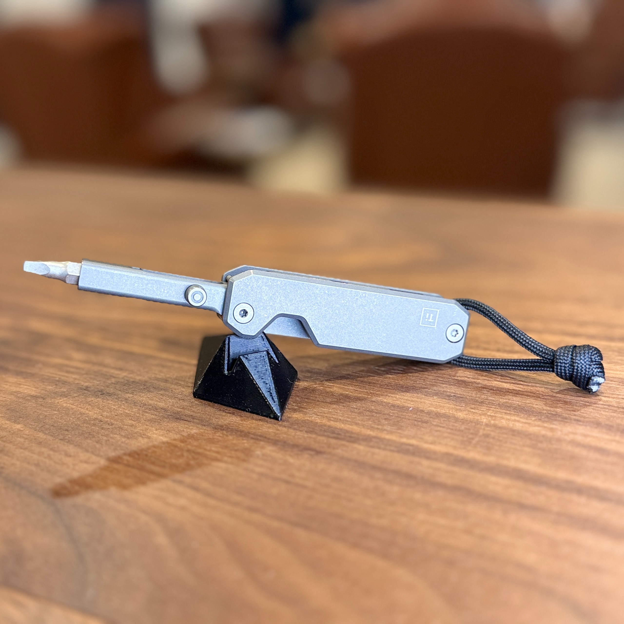 Big I  Design - Ti EDS 11: The Every Day Screwdriver
