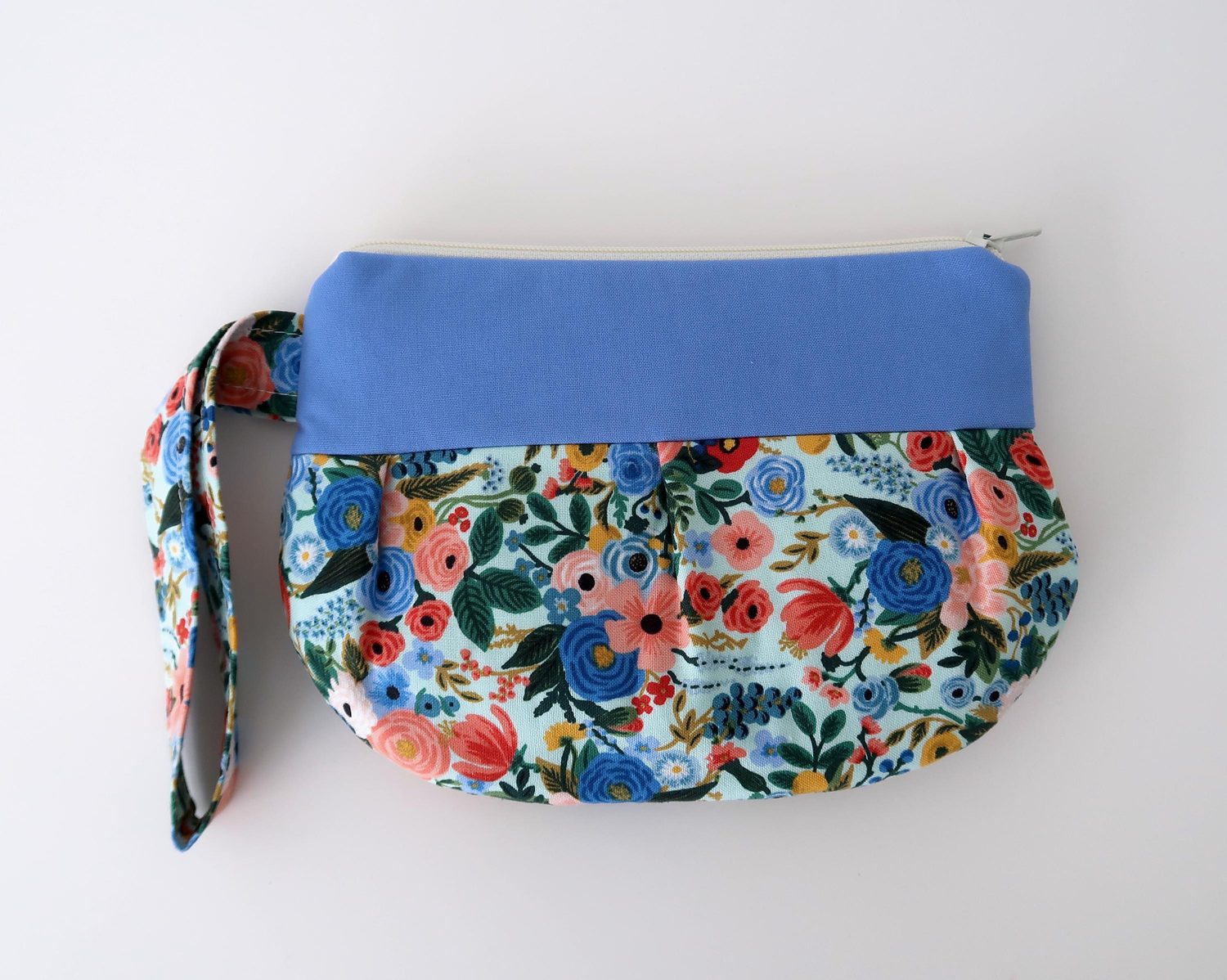 Pleated Wristlet – Petite Garden Party Blue, photo 5 of 7