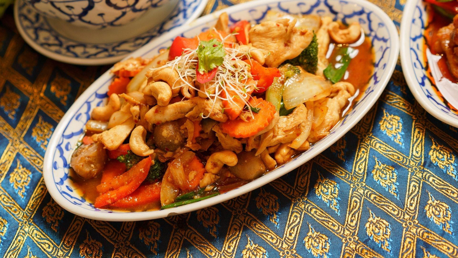 Cashew Nut Stir-Fry (Phat Med Mamuang Himapan)
