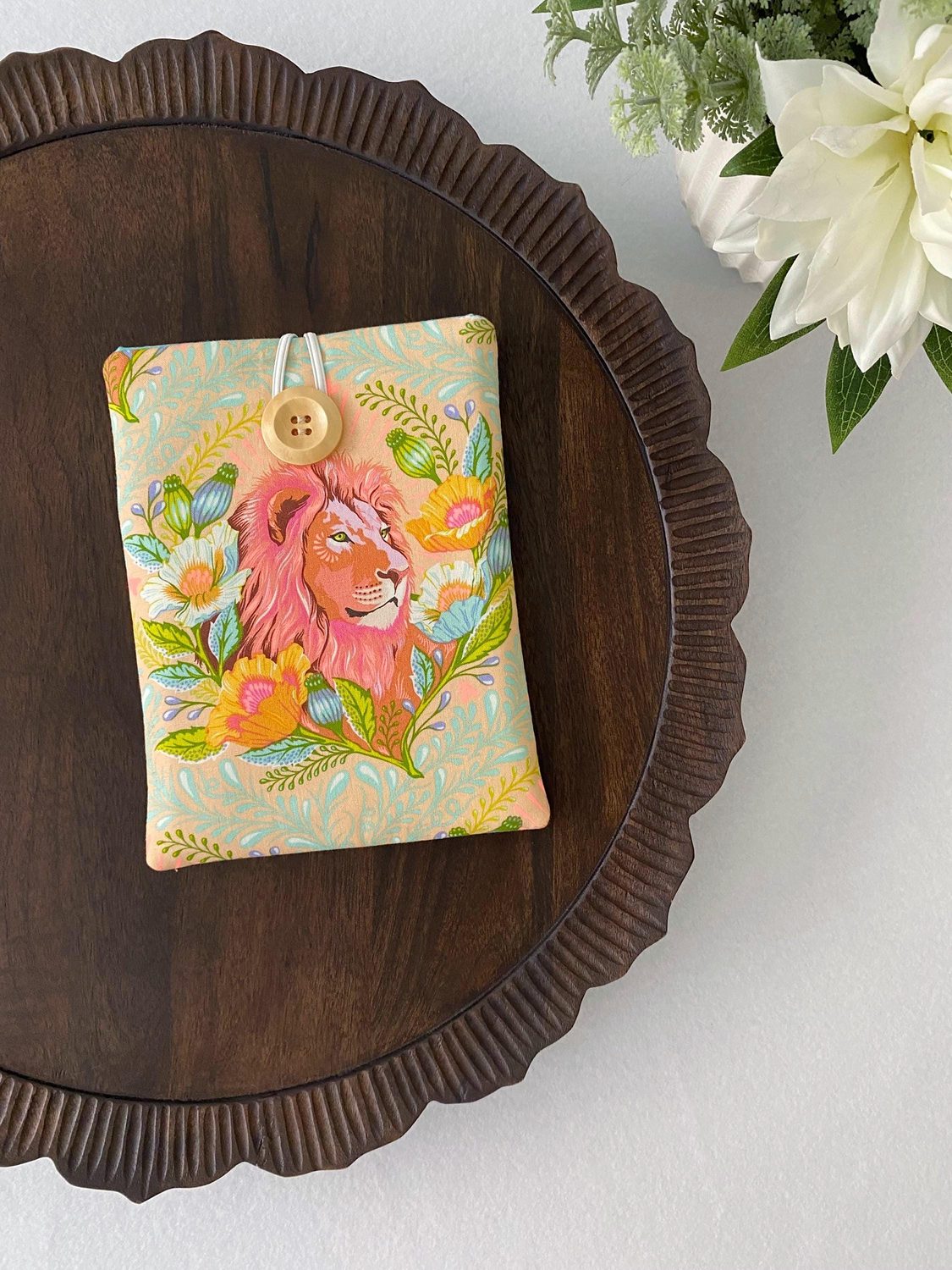 Kindle Paperwhite Cover – Good Hair Day Lion – handmade kindle paperwhite cover