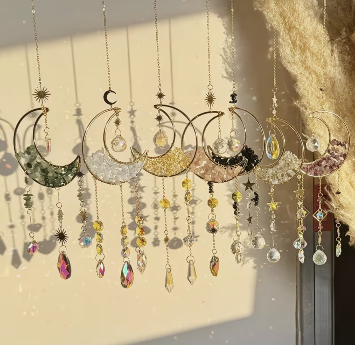 Attrape-soleil en Citrine - Prisme demi-lune bohème chic à suspendre — stock Valence