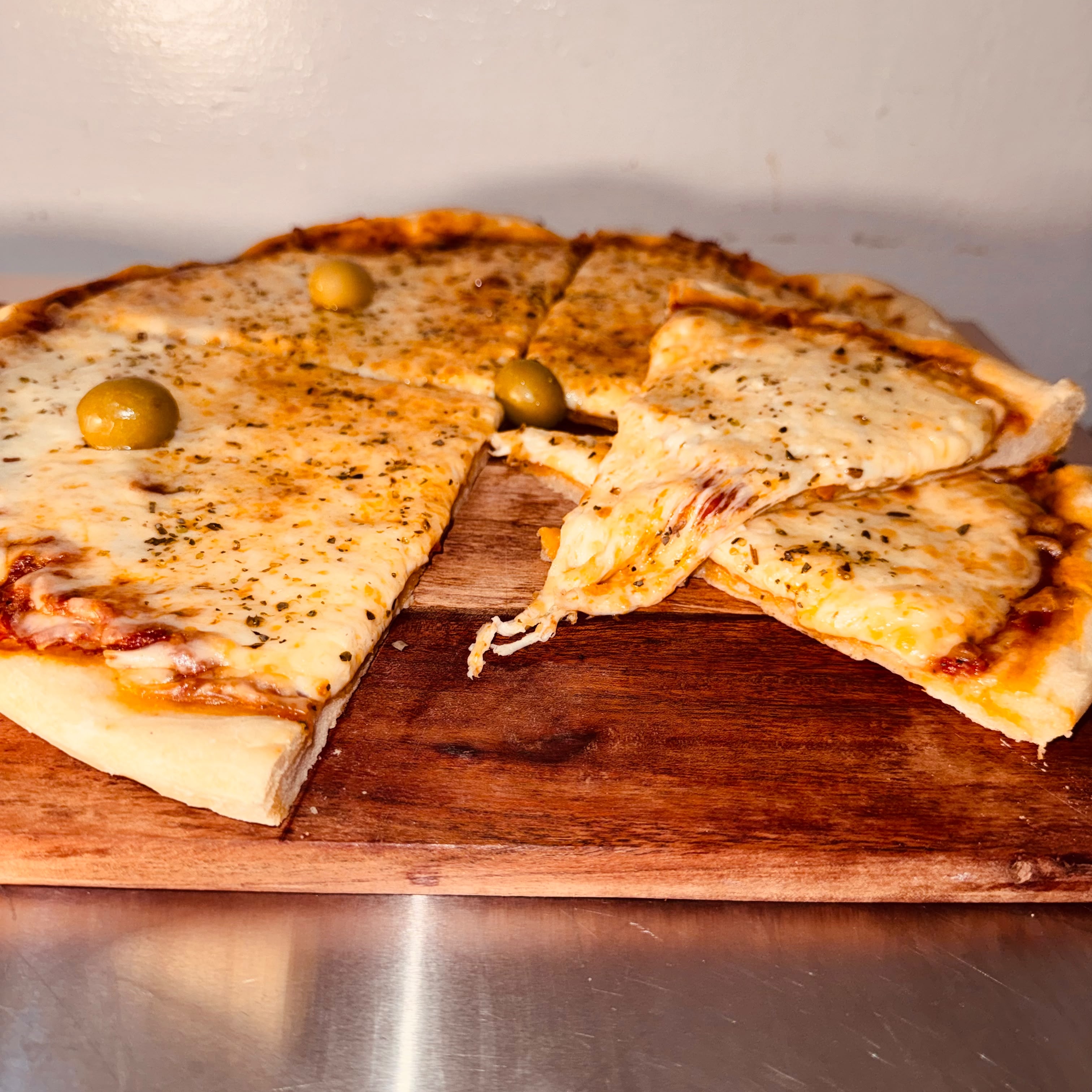 Pizza WHOLE MUZZA