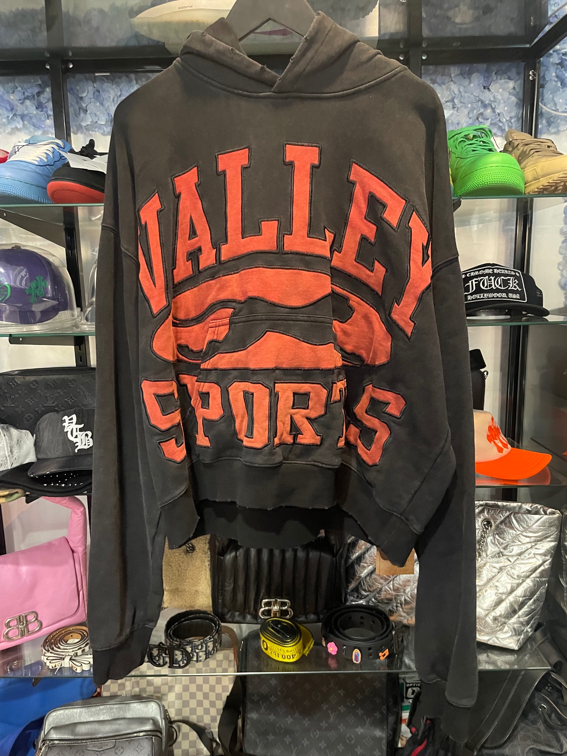 Vale Forever Black Crest Pullover Hoodie ( USED )
