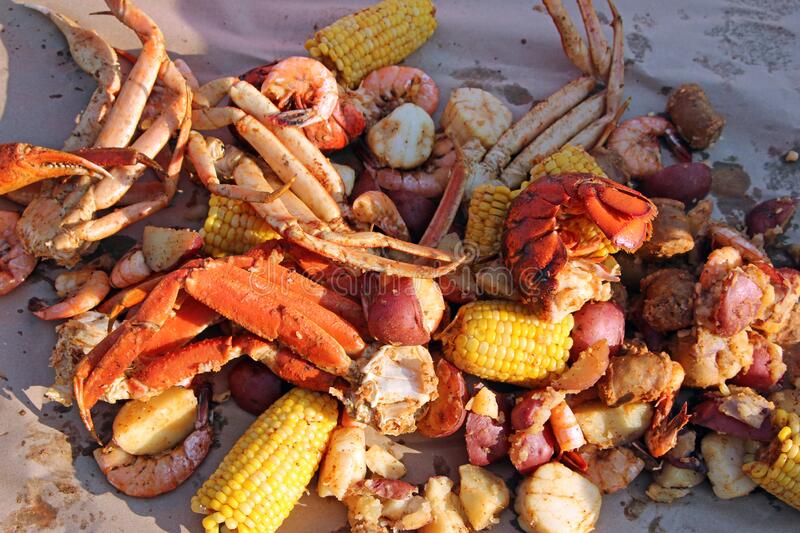 Snow Crab & Shrimp & Scallops / 蟹脚 & 虾 & 干贝