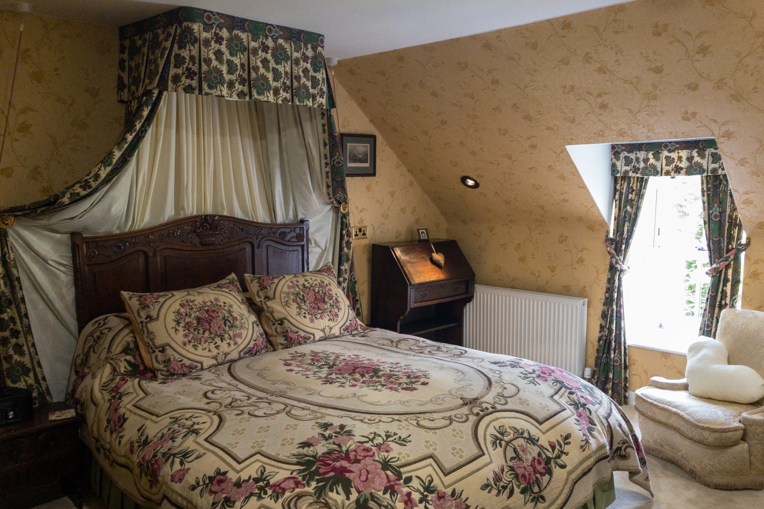 Creagan Experience Retreat Deposit Private en-suite king size bed bedroom for one person