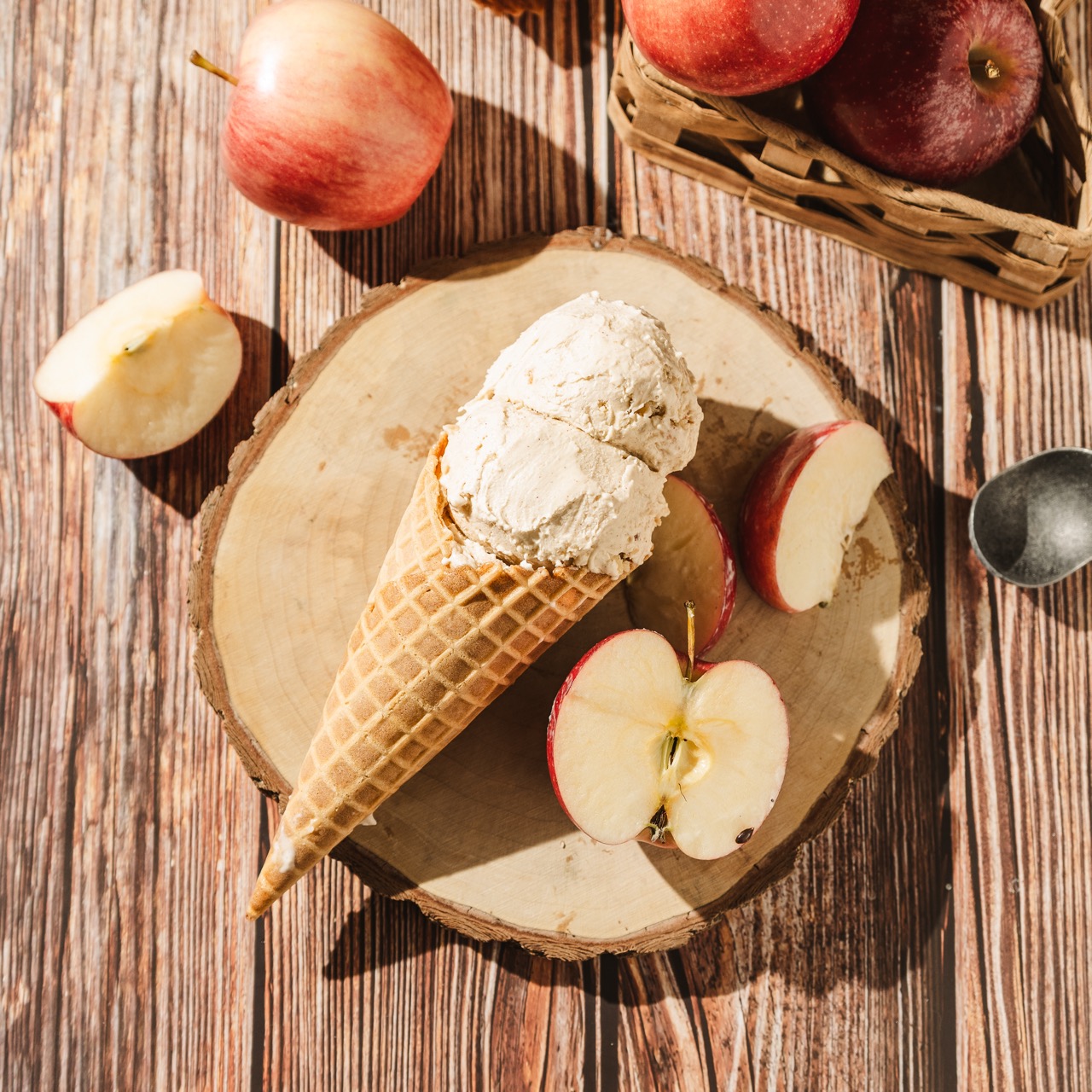 Cinnamon Apple Pie Ice Cream - 1 Scoop