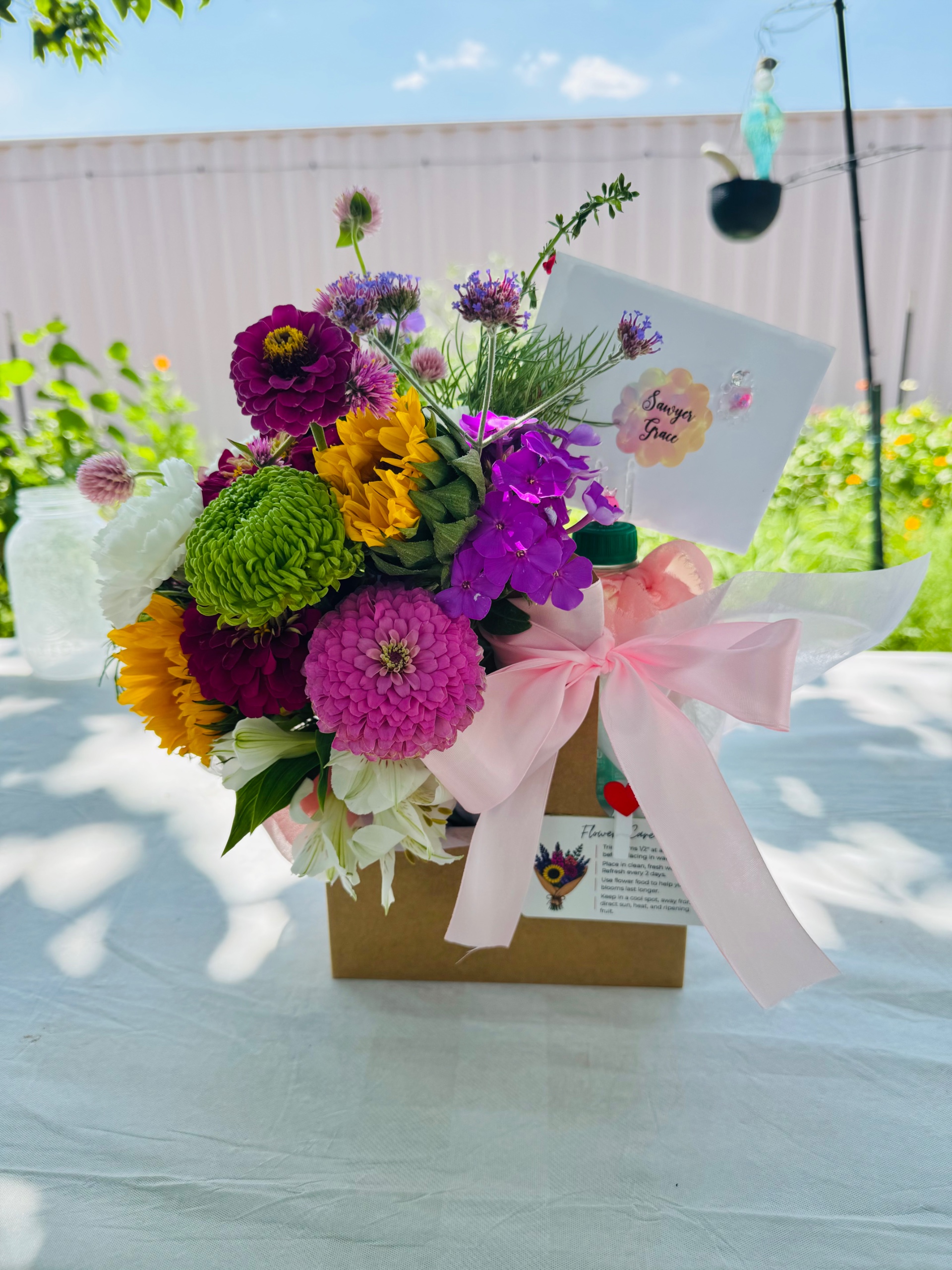 Flower & Drink Gift Carrier thumbnail 2
